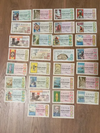 LOTE 30 Billetes antiguos Lotería Nacional