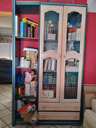 mueble vitrina y estantería