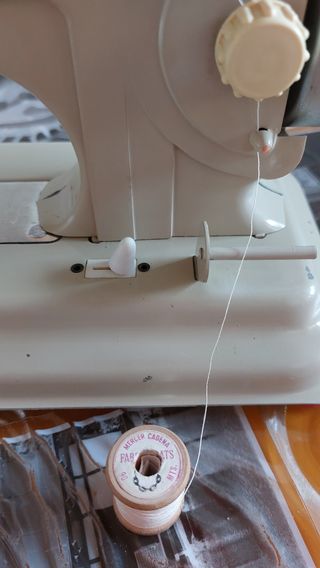 Máquina de coser infantil antigua Eureka