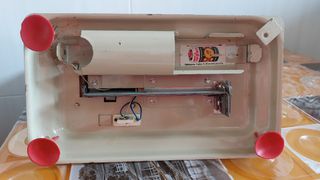 Máquina de coser infantil antigua Eureka