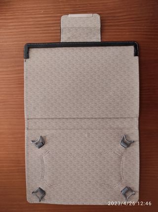 FUNDA POLIPIEL TABLET/IPAD A ESTRENAR