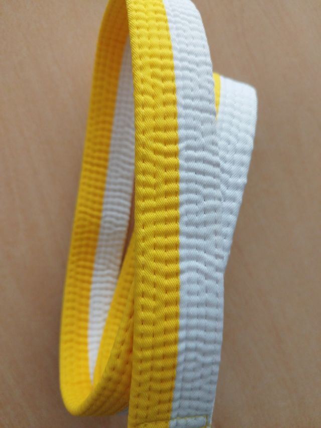 Cinturón amarillo blanco infantil 1.80cm, 3-5 años