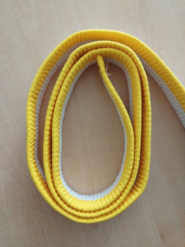Cinturón amarillo blanco infantil 1.80cm, 3-5 años