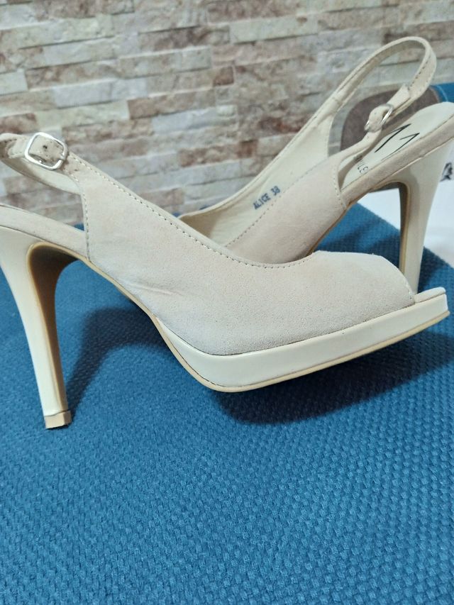 zapatos tacón beig