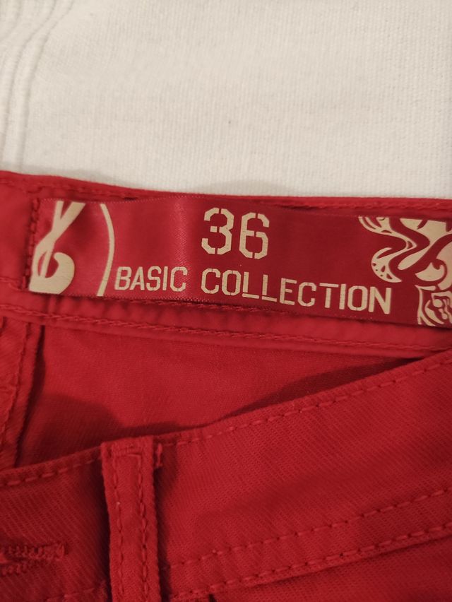 Pantalón vaquero rojo
