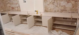 Montador de muebles y armarios de toda clase.