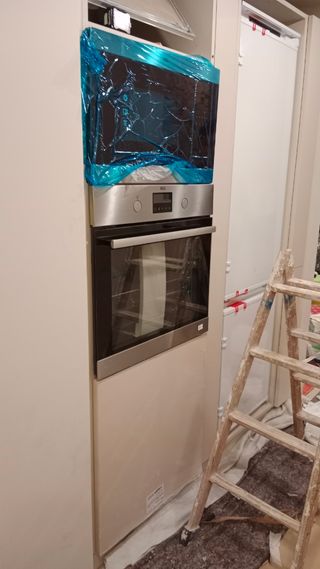 Montador de muebles y armarios de toda clase.