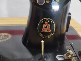 ANTIGUA MÁQUINA DE COSER ALFA CON MUEBLE