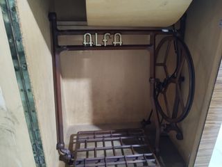 ANTIGUA MÁQUINA DE COSER ALFA CON MUEBLE