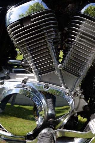 Suzuki Intruder 750 vs