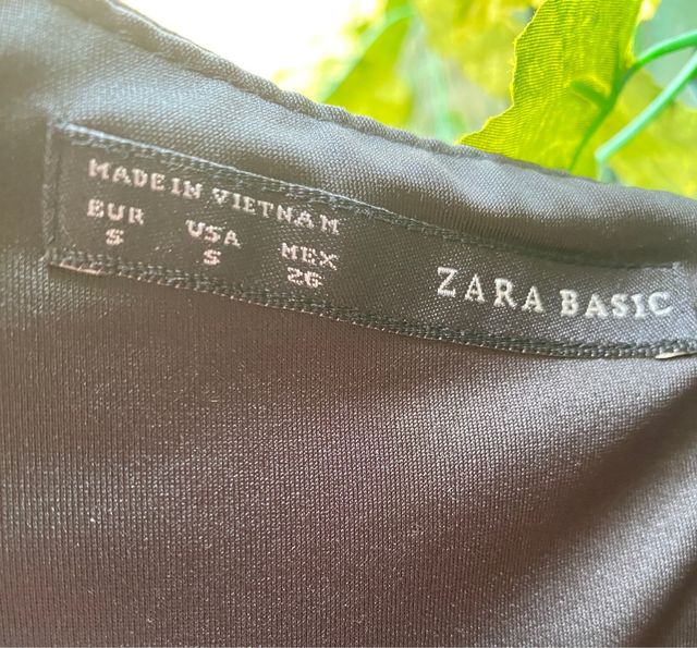 Vestido negro Zara