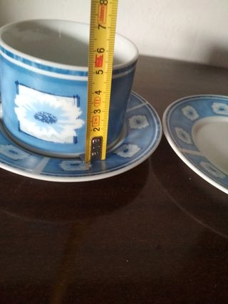 2 tazas y platos