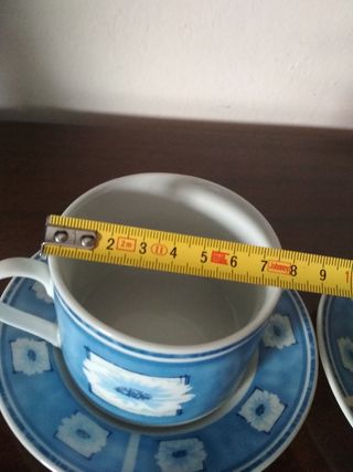 2 tazas y platos
