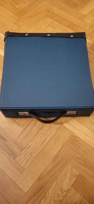 maquina de escribir Olivetti Dora