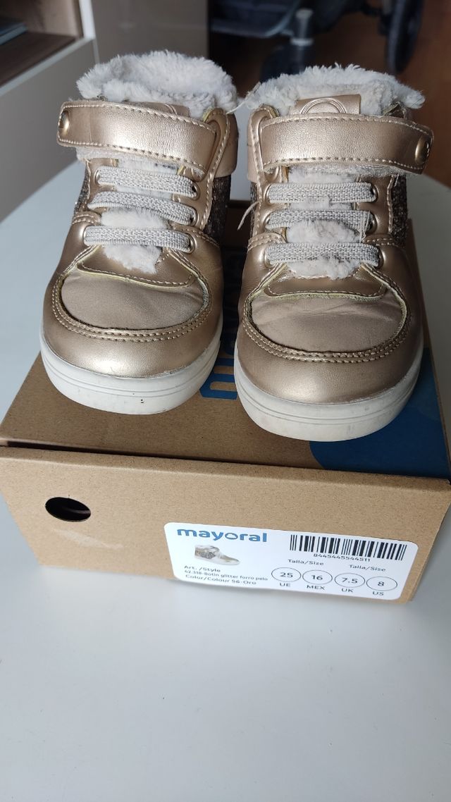 botas talla 25. mayoral