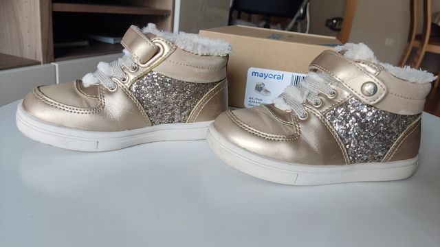 botas talla 25. mayoral