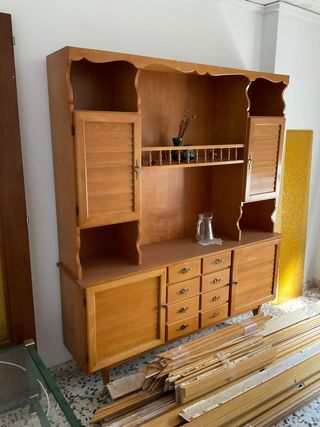 Mueble aparador para televisión y menaje.