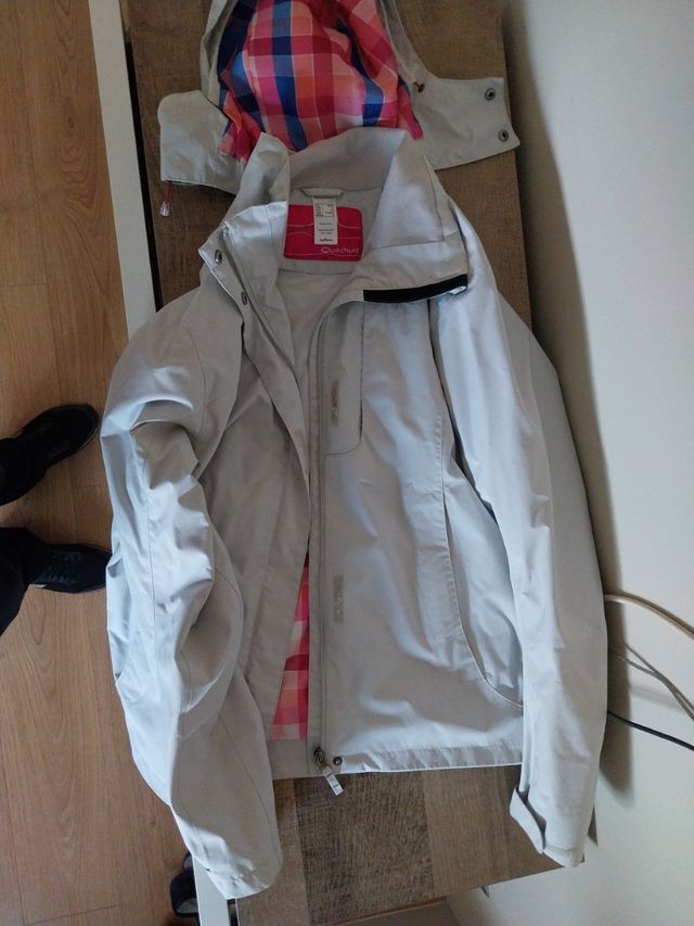 Parka/cortavientos Quechua. talla S