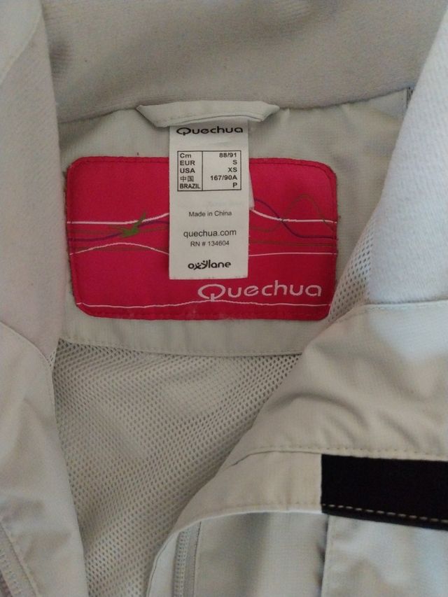 Parka/cortavientos Quechua. talla S