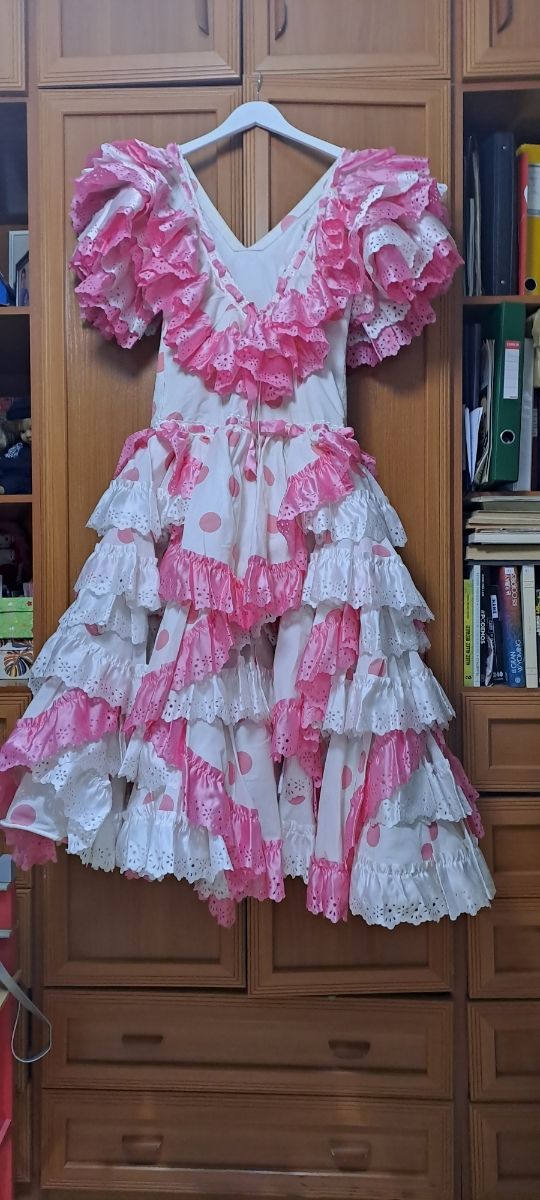 Vestido sevillana o faralaes