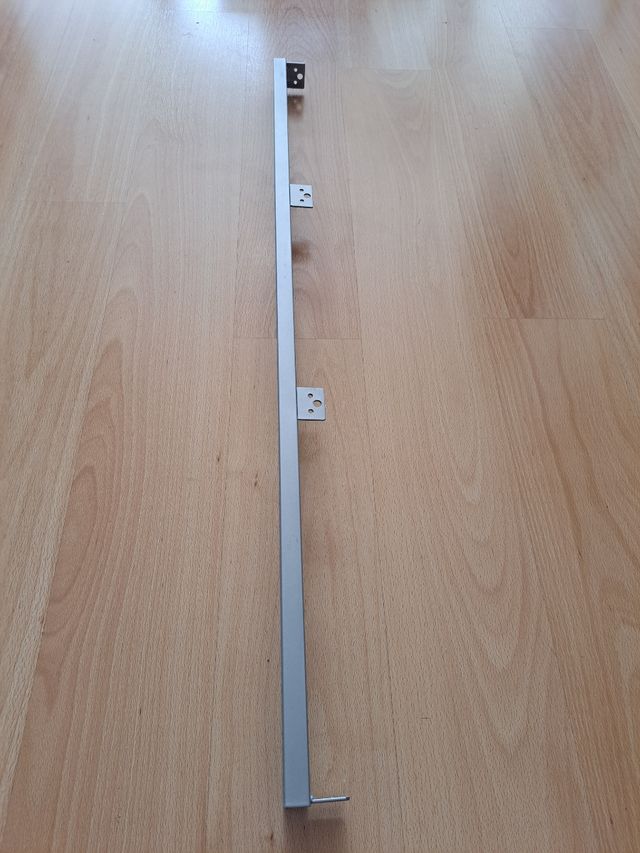 Barra sujeción mueble