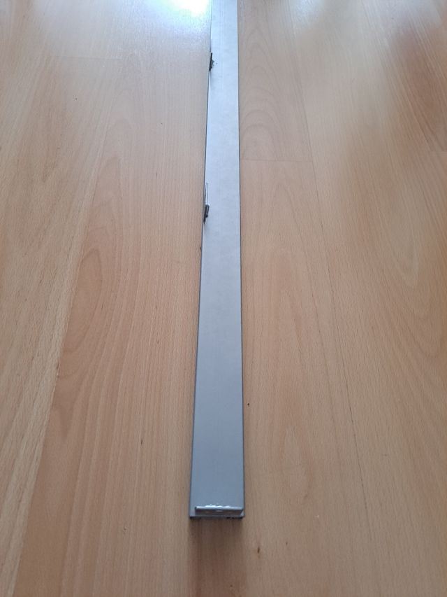 Barra sujeción mueble