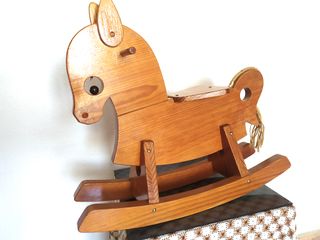 Caballo columpio de madera