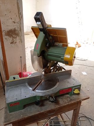 Máquina ingletadora