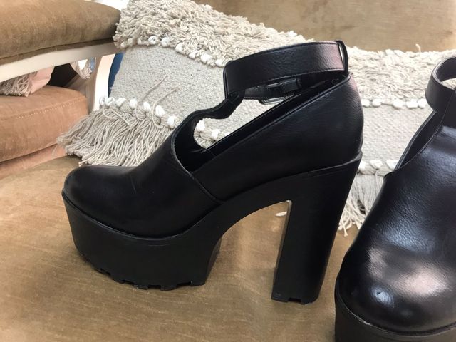 Zapato negro tacón
