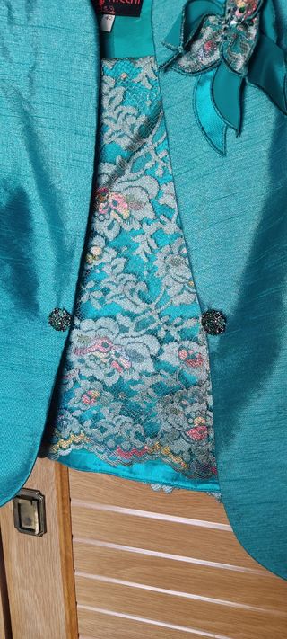  Traje 