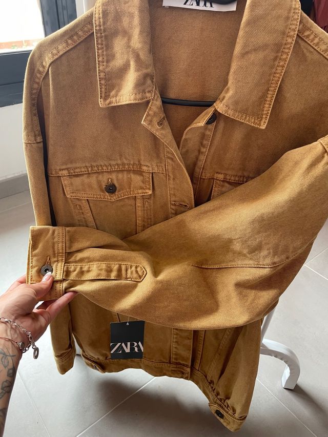 Chaqueta/ sobre camisa oversize Zara