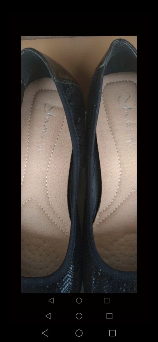 zapatos de piel de chica 