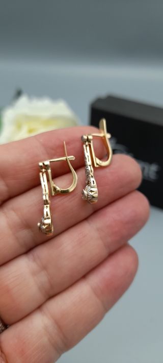 Pendientes de oro 18kt con brillantes.