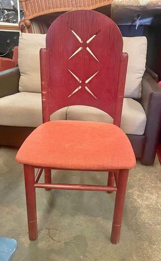 Lote 120 Sillas De Madera Tapizadas Con Respaldar De Segunda Mano Por 