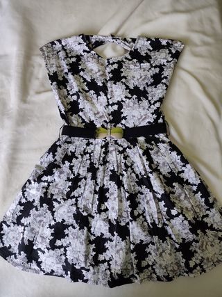 Vestido negro con flores grises de Sfera talla M