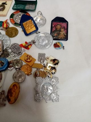 Gran lote de medallas religiosas, (70 piezas) dive
