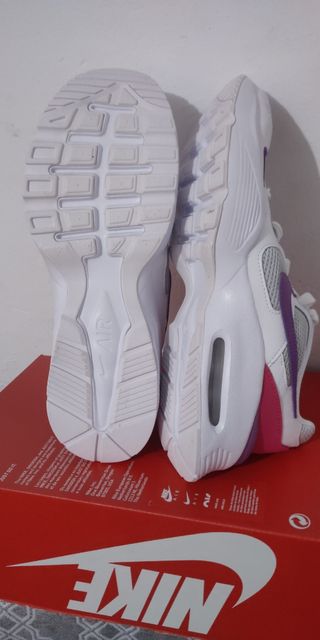 NIKE AIR MAX FUNCIÓN WHITE PURPEL