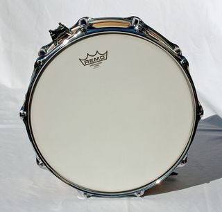 Caja de 14" con casco de abedul y aros de refuerzo