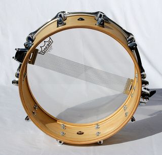 Caja de 14" con casco de abedul y aros de refuerzo