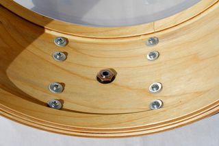 Caja de 14" con casco de abedul y aros de refuerzo