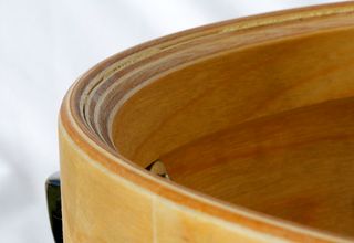 Caja de 14" con casco de abedul y aros de refuerzo