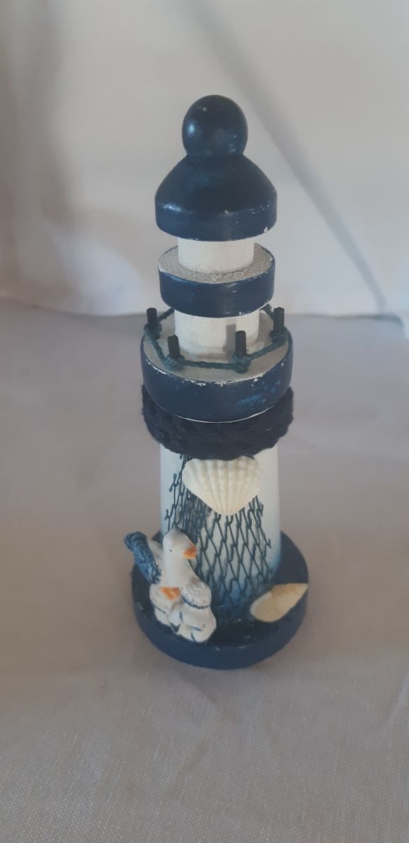 faro de. madera pequeño