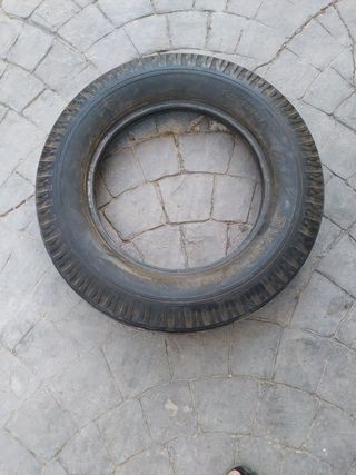 Neumatico coche clásico