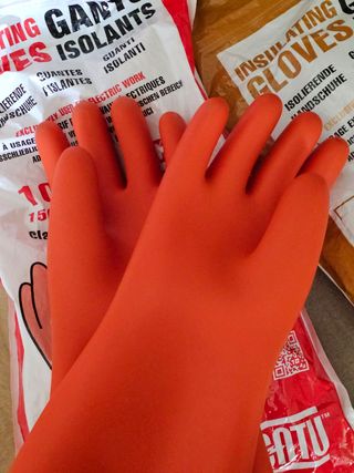 Guantes dieléctricos aislantes de la electricidad
