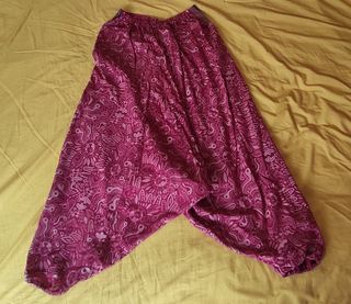 3 Pantalones bombachos: rojo granate, rojo y azul