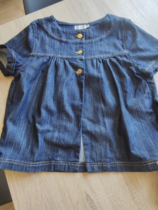 Traje pantalón y chaqueta vaquero de primavera. Só