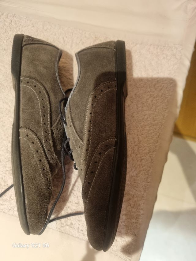 Scarpa Blucher da bambina in nabuk grigio, suola in gomma