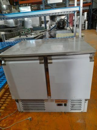 Mesa fria con encimera mármol