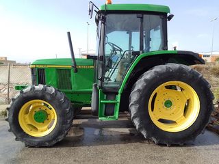 Tractor JOHN DEERE 6100.