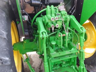 Tractor JOHN DEERE 6100.